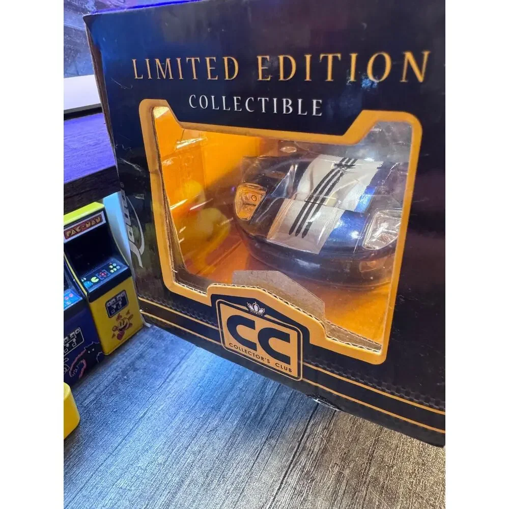 Jada 1/24 collectors club 2005 Ford GT numbered 4438